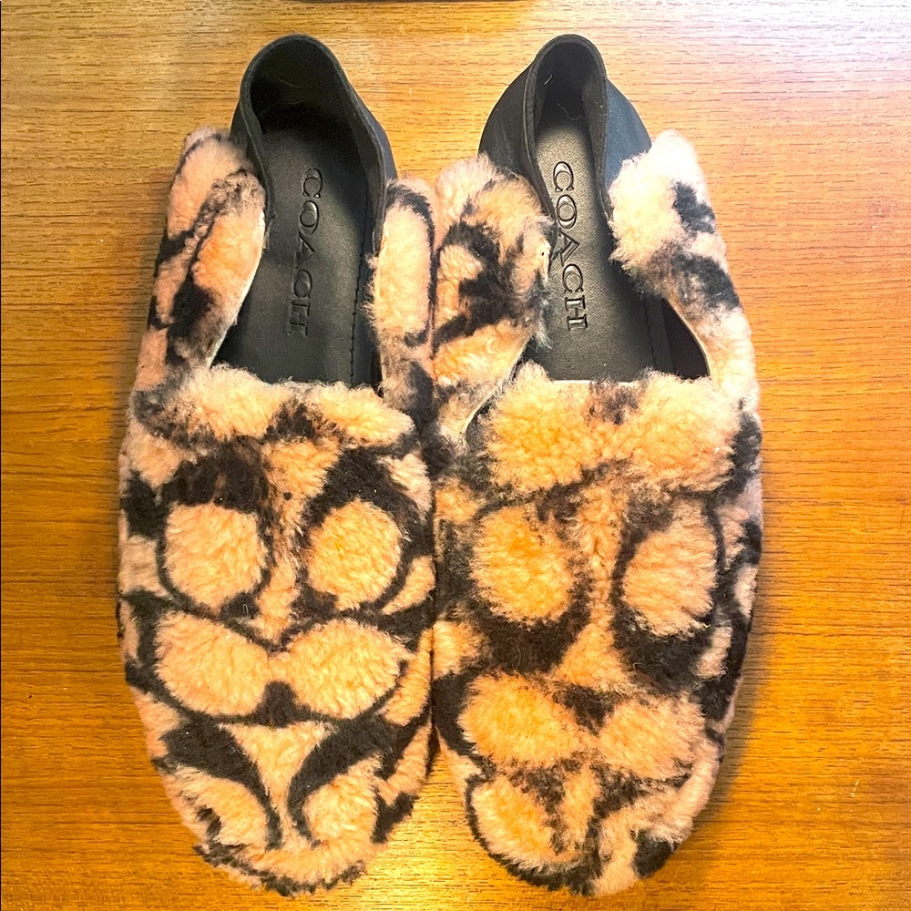 Coach Furry Peach Nad Black Coach Emblems Loafers S8 Gently Worn Heel Leather